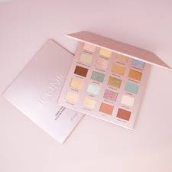 ICONIC LONDON - Treat Yourself Palette - Picture 2 of 2